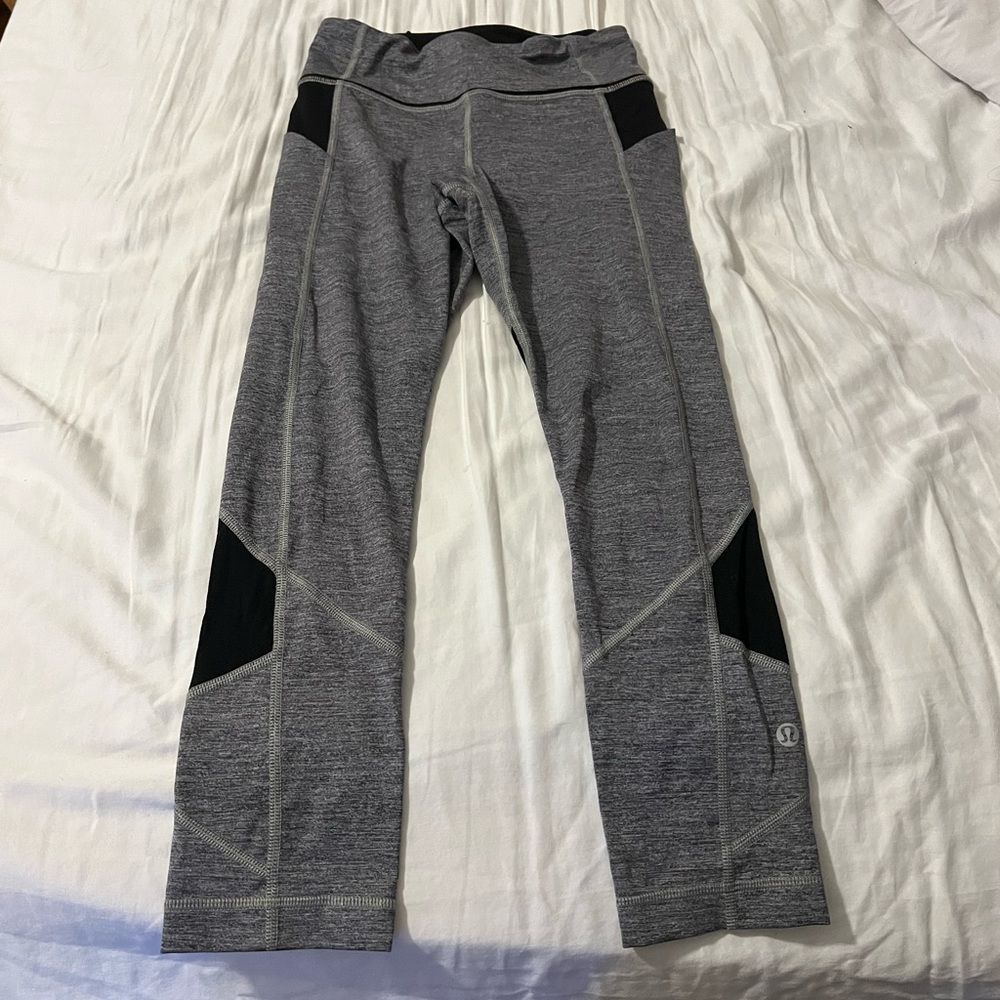 Lululemon 2 Gray and Black Cropped Leggings